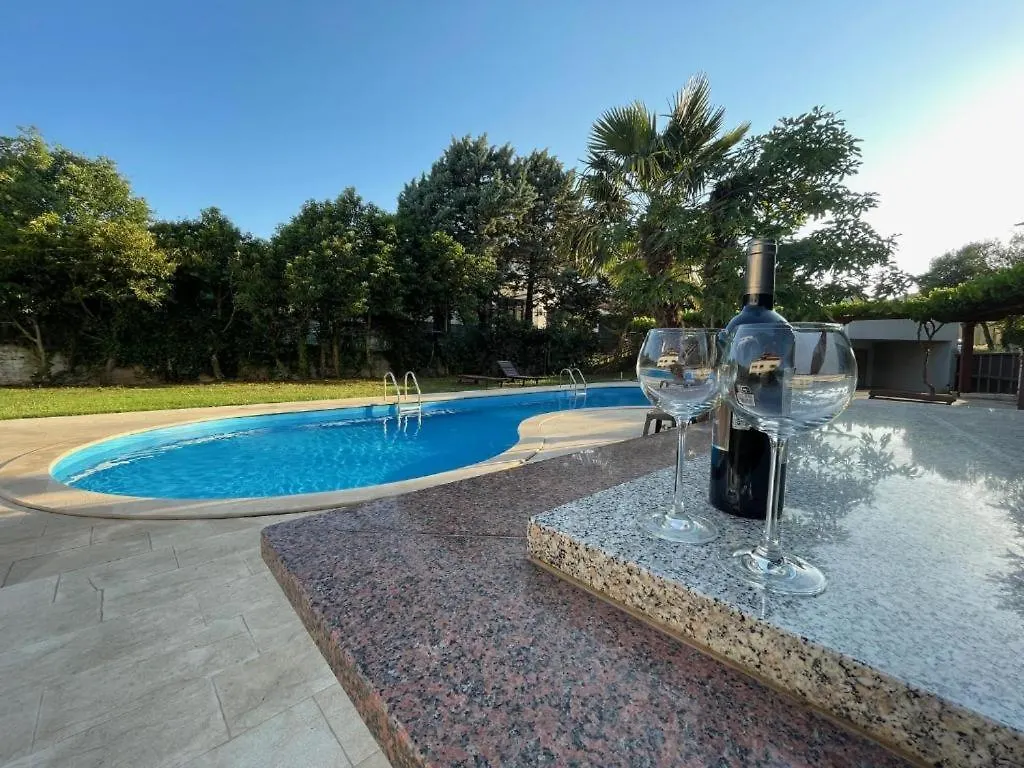 Green House Villa With Pool Banjole