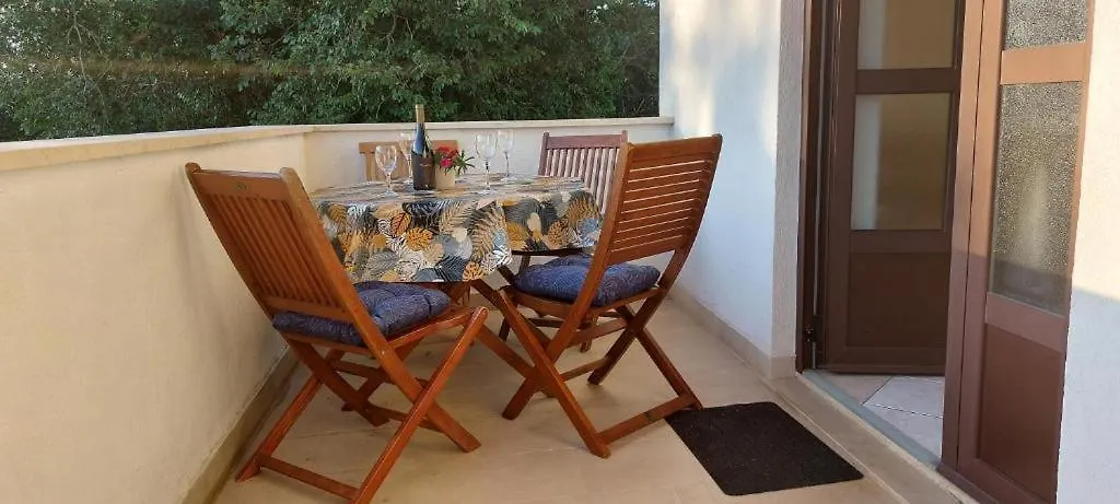 Green House Villa With Pool Banjole Apartment