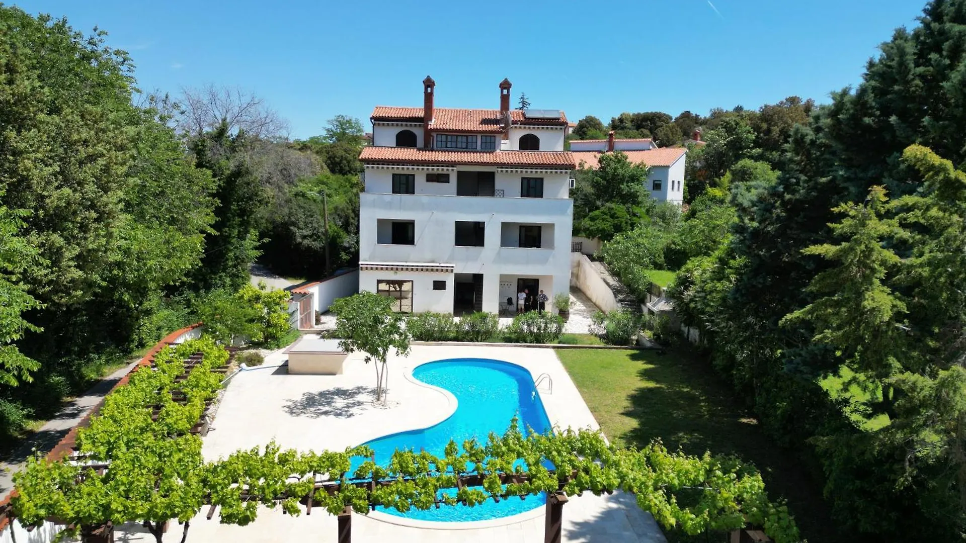 Green House Villa With Pool Banjole Apartment