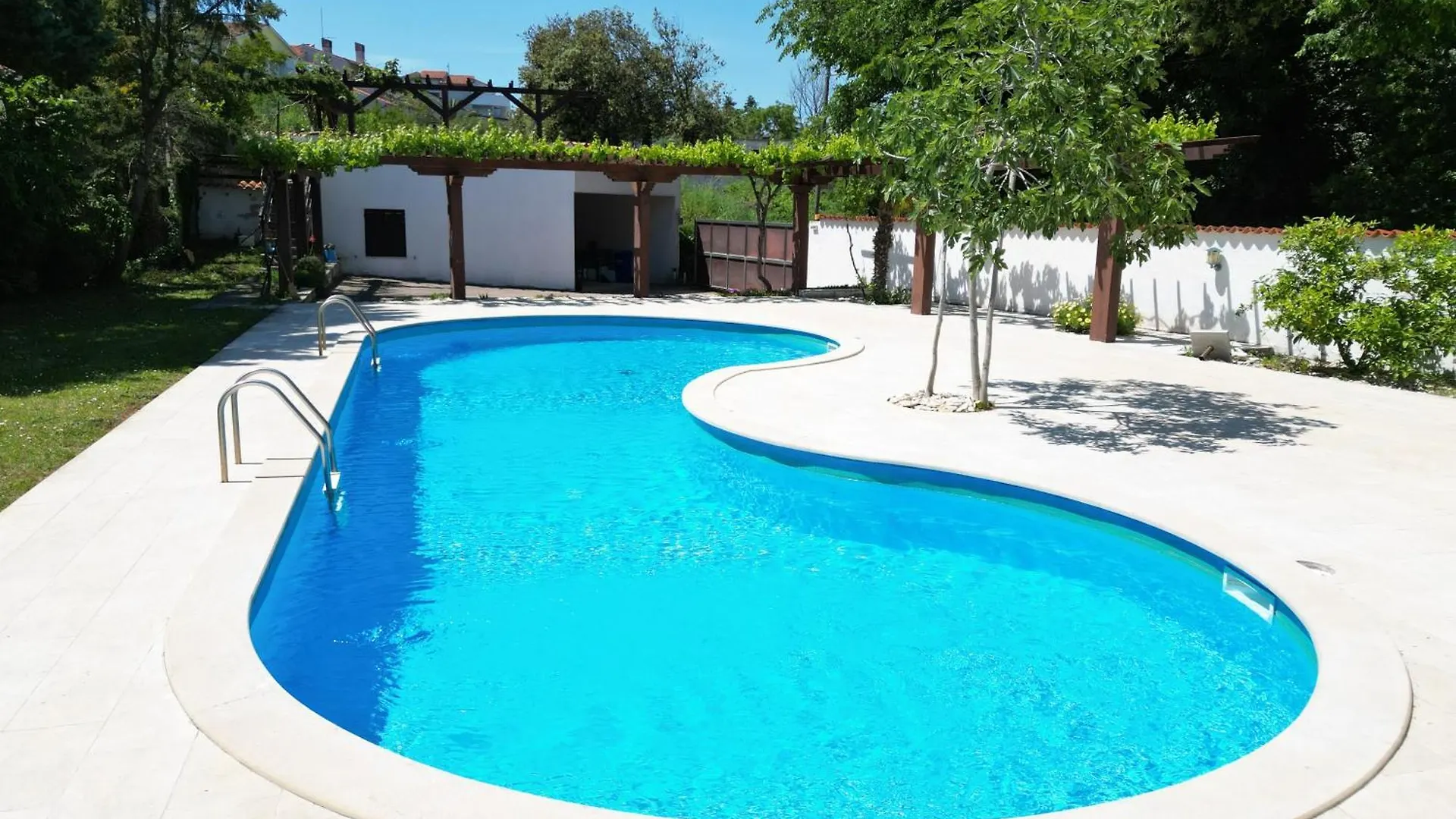 Apartment Green House Villa With Pool Banjole