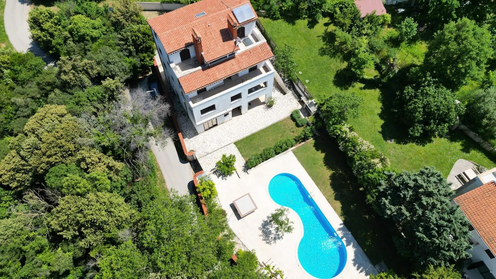 Green House Villa With Pool Banjole